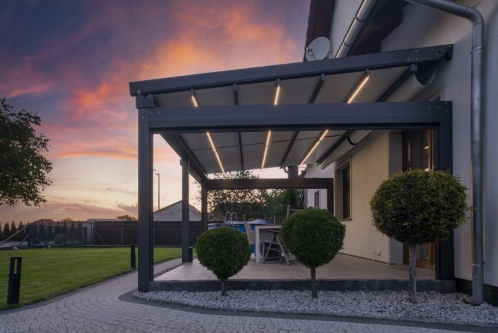 Pergola se stahovací střechou Solid - samostatně stojící