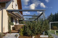 Pergola Solid se stahovací střechou - na stěnu
