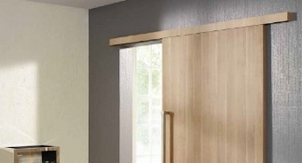 Montáž posuvných dveří na stěnu či strop