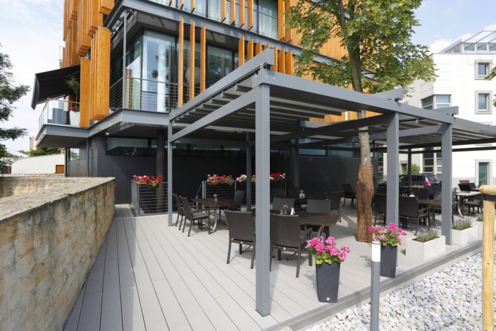 Pergola se stahovací střechou Solid - samostatně stojící