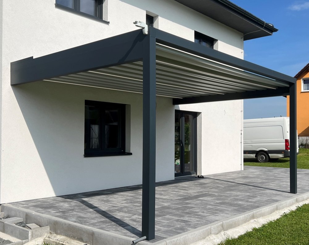 Pergola se stahovací PVC střechou