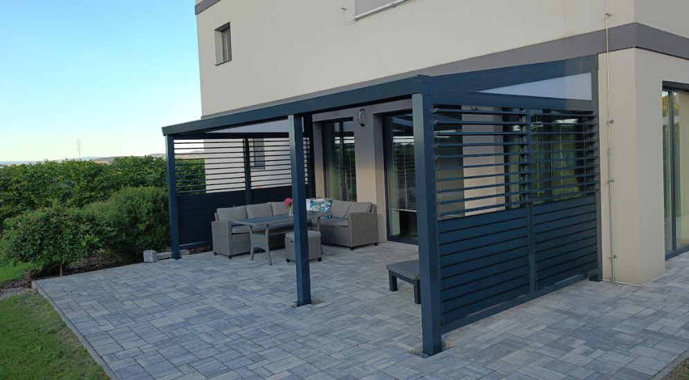 SAMKIT vertikální otočné lamely – boční žaluzie pro pergoly